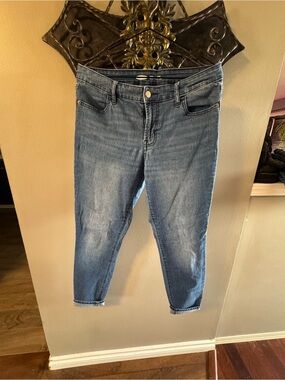 Classic Women's Blue Mid-Rise Stretch Jeans